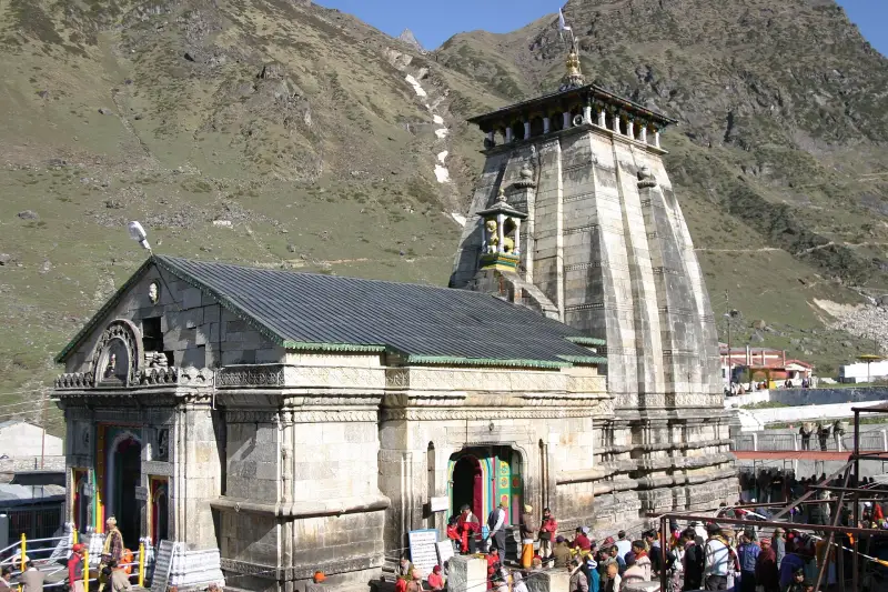 The stone Kedarnath temple with mountains behind