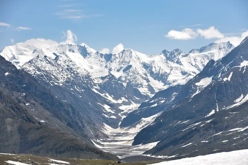 Snow-covered Himalayan peaks near Rohtang in Himachal Pradesh